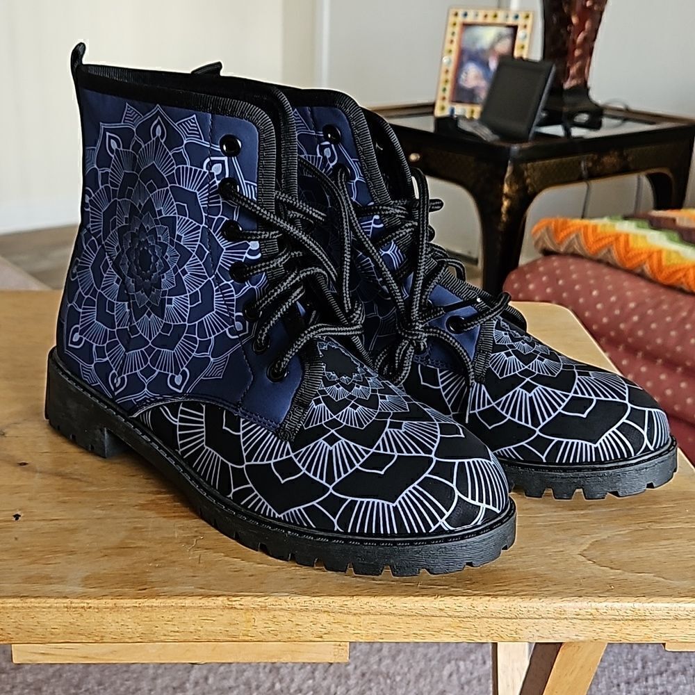 NWOT  Blue mandala print lace up boots